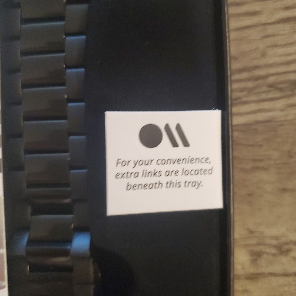 BRAND NEW APPLE WATCH BAND - Picture 3 of 3